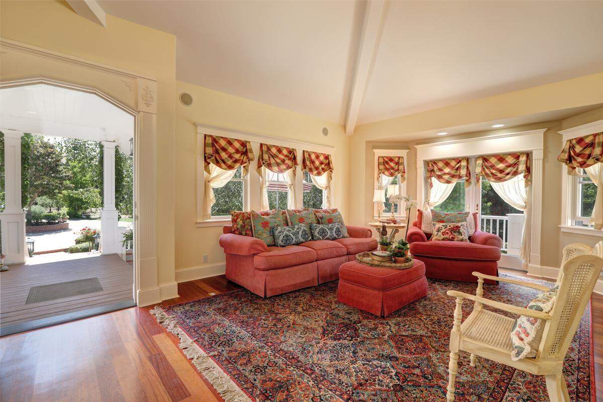 The main living areas of The Bee’s Knees Fruit Farm in San Luis Obispo have a rich, jewel-toned color palette inspired by the farmhouse’s red door.