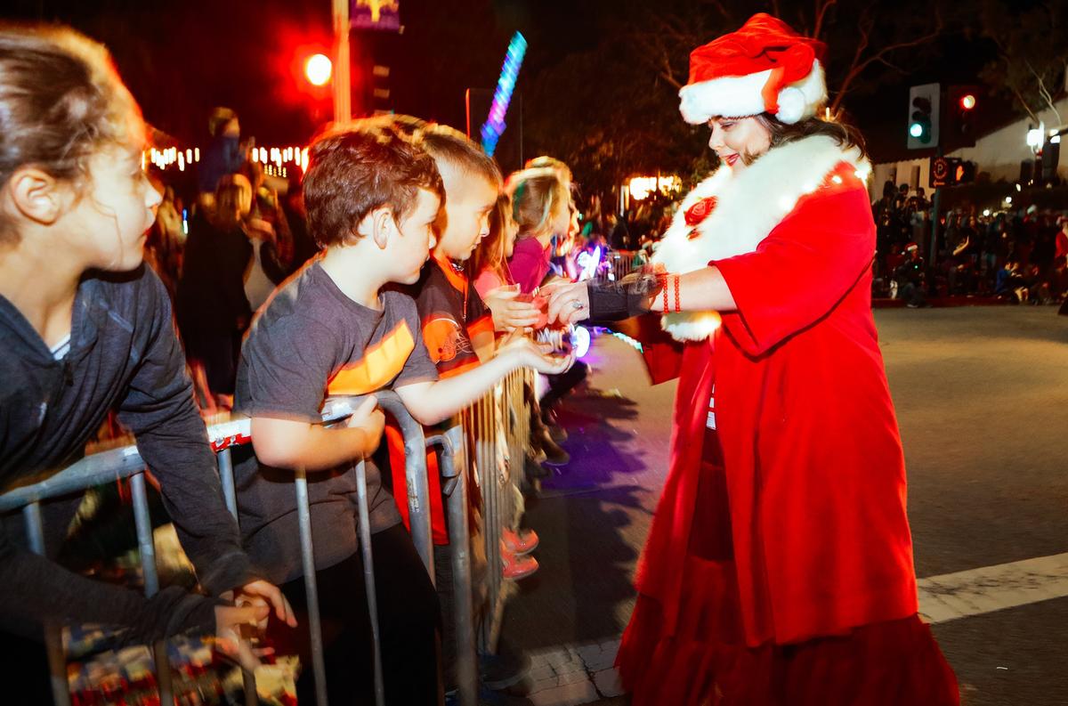 Mayor Heidi Harmon hands out treats during the San Luis Obispo 43rd annual Holiday Parade themed “A Very Vintage Holiday.” Photo by Joe Johnston 12-08-18