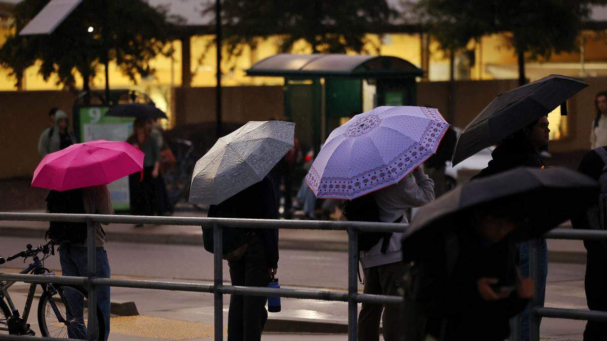 Cal Poly students wait for the bus in the rain on Nov. 13, 2025.