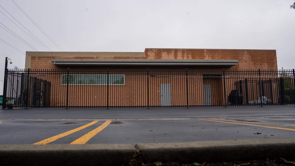 The parking lot at the U.S. Immigration and Customs Enforcement office in Santa Maria was briefly empty on Sept. 20, 2025.