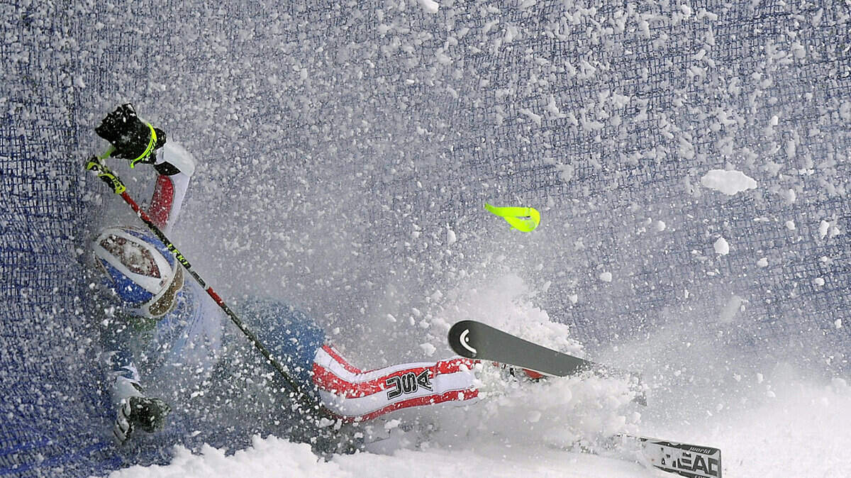 USA's Lindsey Vonn crashed into a fence during her first run in the women's giant slalom. (Wally SKalij/Los Angeles Times/MCT)