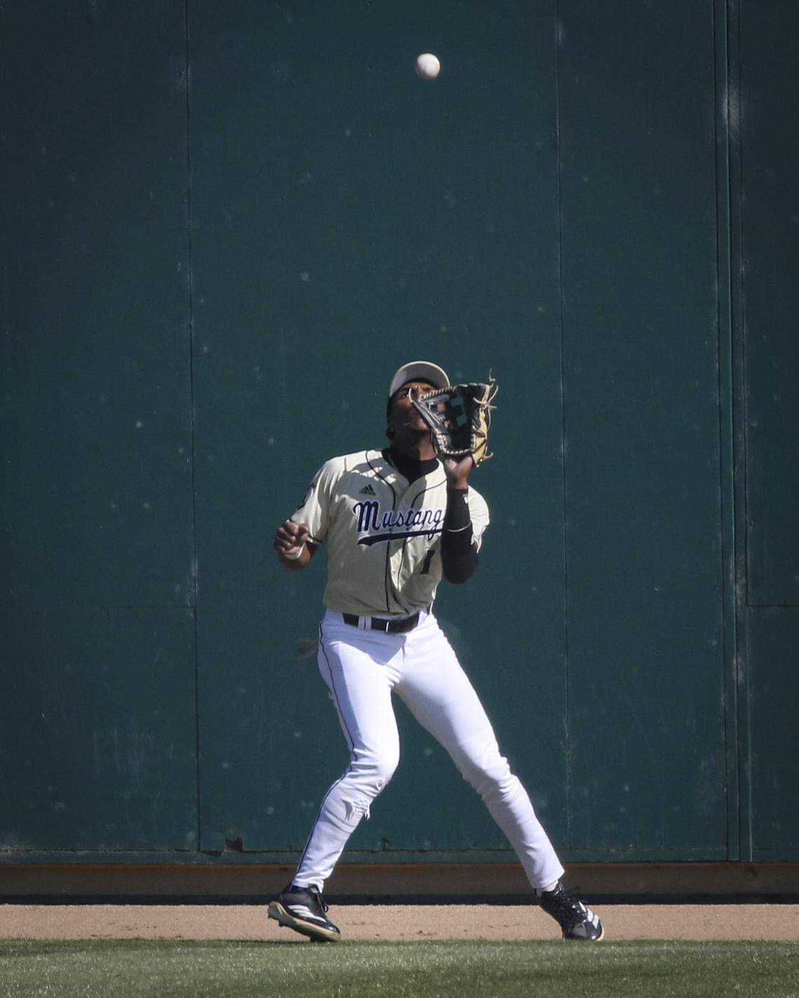 Casey Murray Jr. makes a catch in center field near the warning track. Cal Poly shut out Santa Clara 7-0 in a baseball game on April 28, 2026.