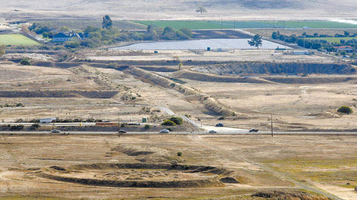 Circular berms mark the locations of former tanks on the Chevron Tank Farm property, shown in 2006.