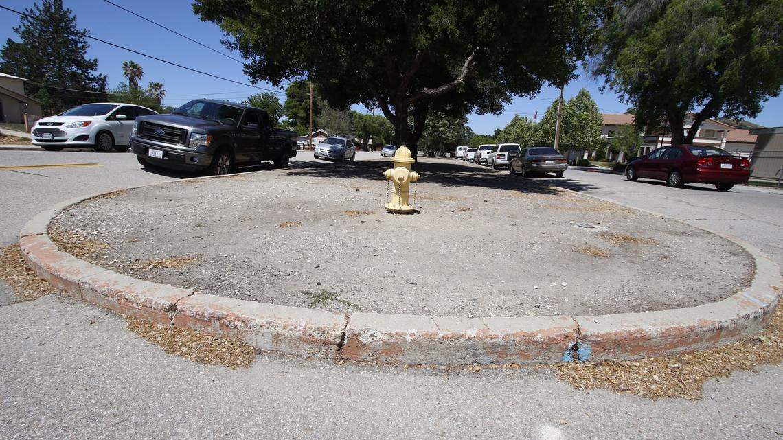 Pedestrian crossing needed near Atascadero High School