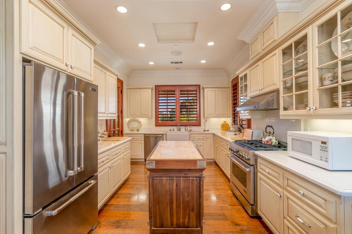 The kitchen and dining area of one of the two 3,700-square-foot villas at Villa San-Juliette. The property owned by “American Idol” producers Ken Warwick and Nigel Lythgoe will go up for auction on May 17, 2025.