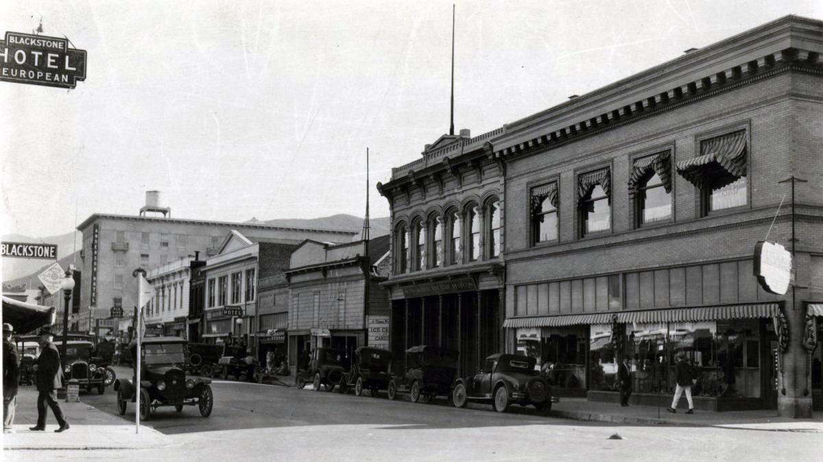 Shinsheimer Bros. Store with one of the first cast-iron facades in California on Monterey St. in downtown San Luis Obispo, circa 1925.
