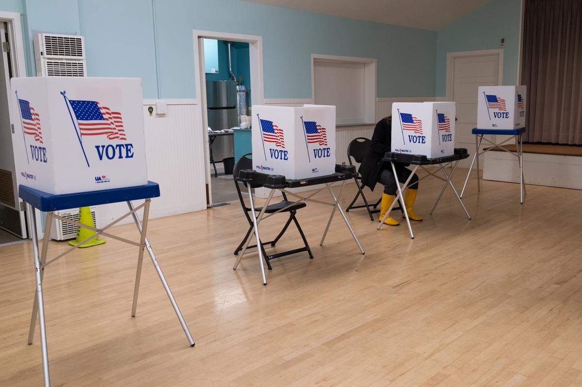 A voter casts their ballot at the polling place at Shell Beach Veterans Memorial Hall on Tuesday, Nov. 8, 2022.