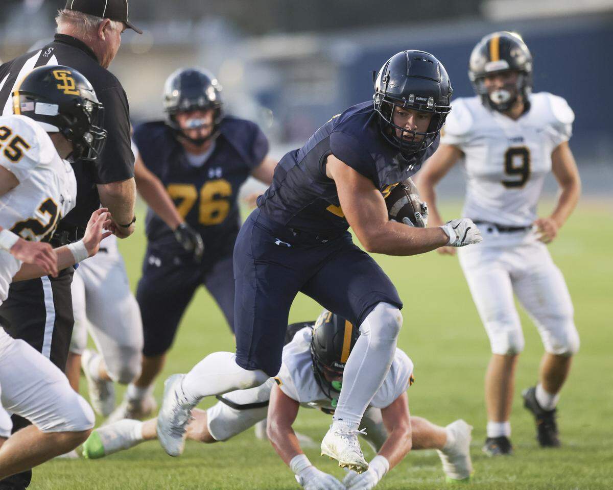 Zack Tayman runs through traffic. Arroyo Grande beat San Luis Obispo 42-28 in a high school football game on Sept. 5, 2025.