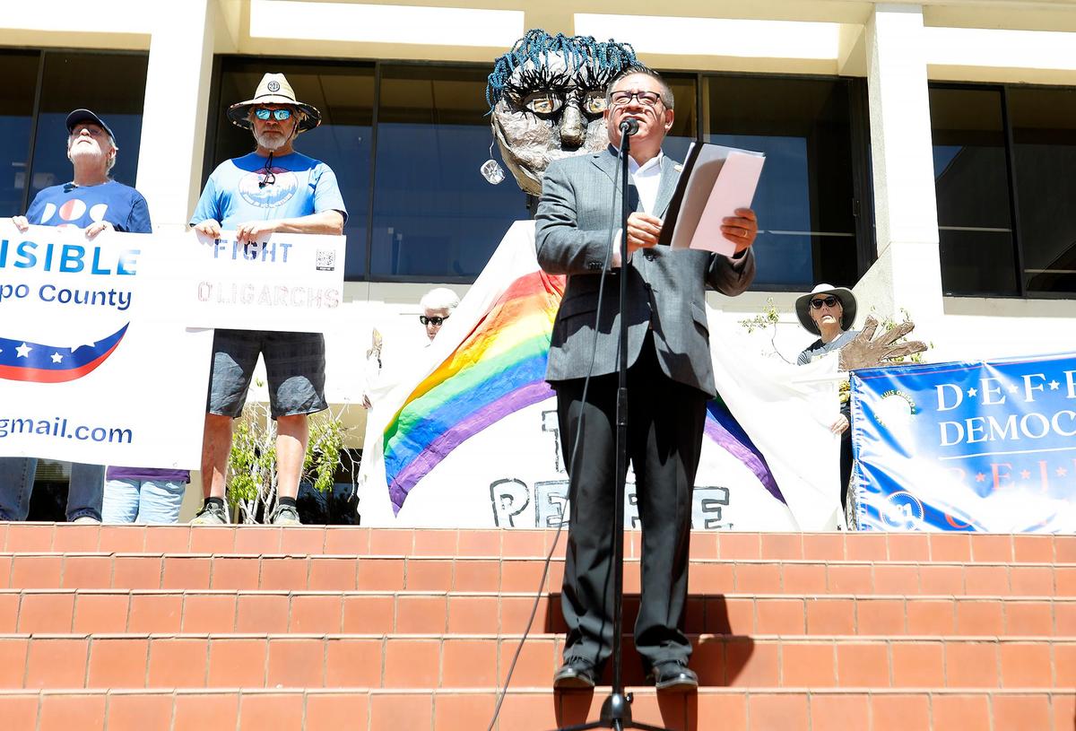United States Congressman Salud Carbajal was a surprise first speaker at the Hands Off protest in San Luis Obispo. Thousands of people gathered at San Luis Obispo Superior Court in California as part of the “Hands Off!” rally to protest President Donald Trump and his advisor Elon Musk.