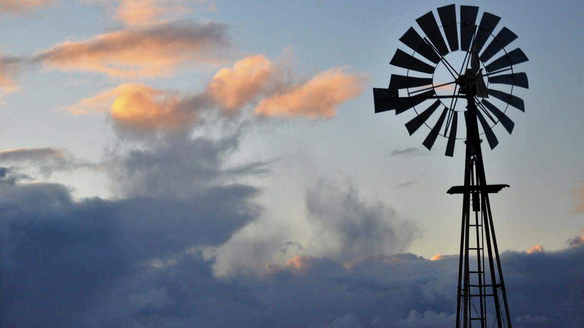 PG&E Meteorologist John Lindsey photographed a windmill.