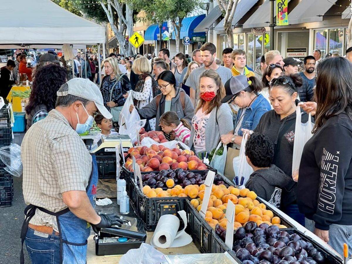 Shoppers buy fresh fruit at San Luis Obispo’s downtown Farmers Market on Thursday, June 24, 2021, in one of the event’s first full weeks back since California’s reopening after the COVID-19 pandemic.
