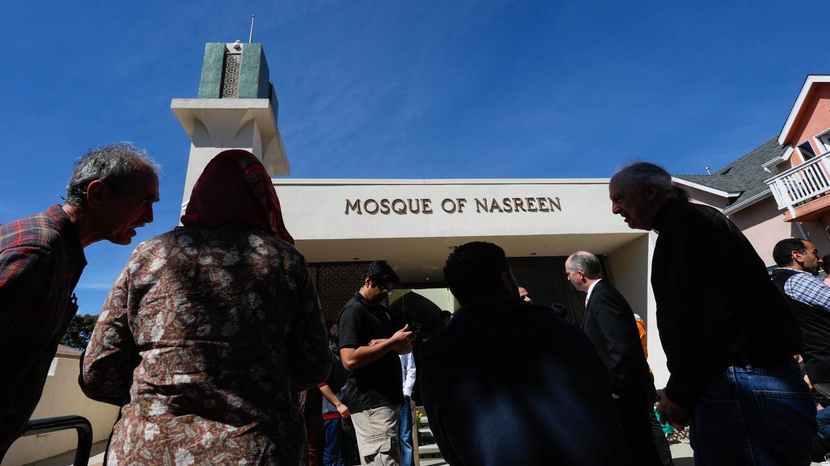 Community members gathered Friday at the Mosque of Nasreen in San Luis Obispo to offer their support to the Muslim community after a terrorist attack on two mosques in New Zealand on Thursday.