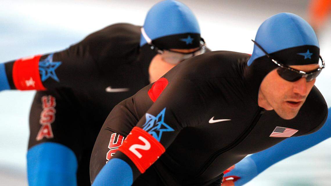 U.S. men take silver in team pursuit speedskating