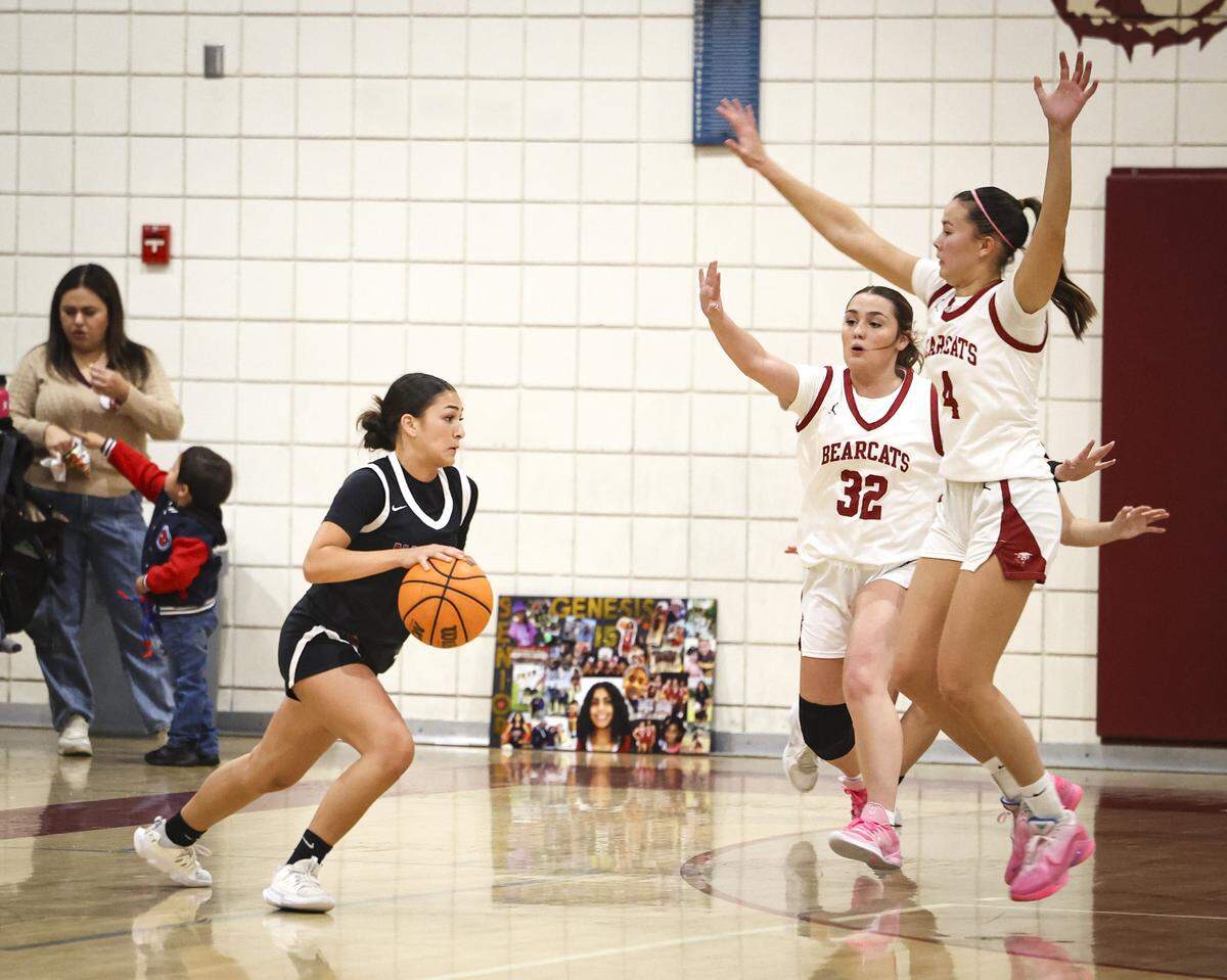 Ellie Horton works around pressing defense by Sami Martinez and Kate Harrington. Paso Robles High School girls's basketball team beat Nipomo 57-36 on Feb. 6, 2026.