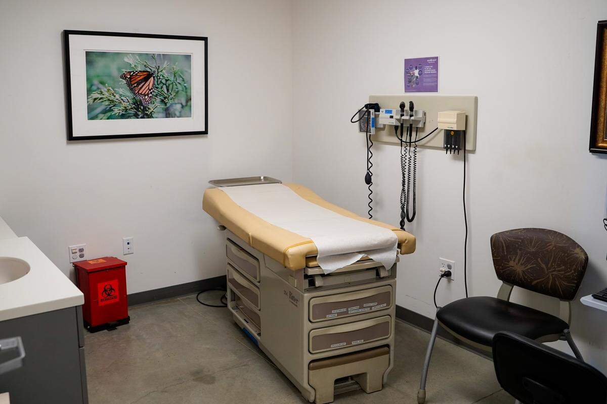 An exam room at Community Health Centers' 40 Prado Homeless Services Center sits empty, ready to receive clients, on Thursday, Aug. 7, 2025. CHC provides urgent and primary care to homeless clients of 40 Prado Homeless Services Center.