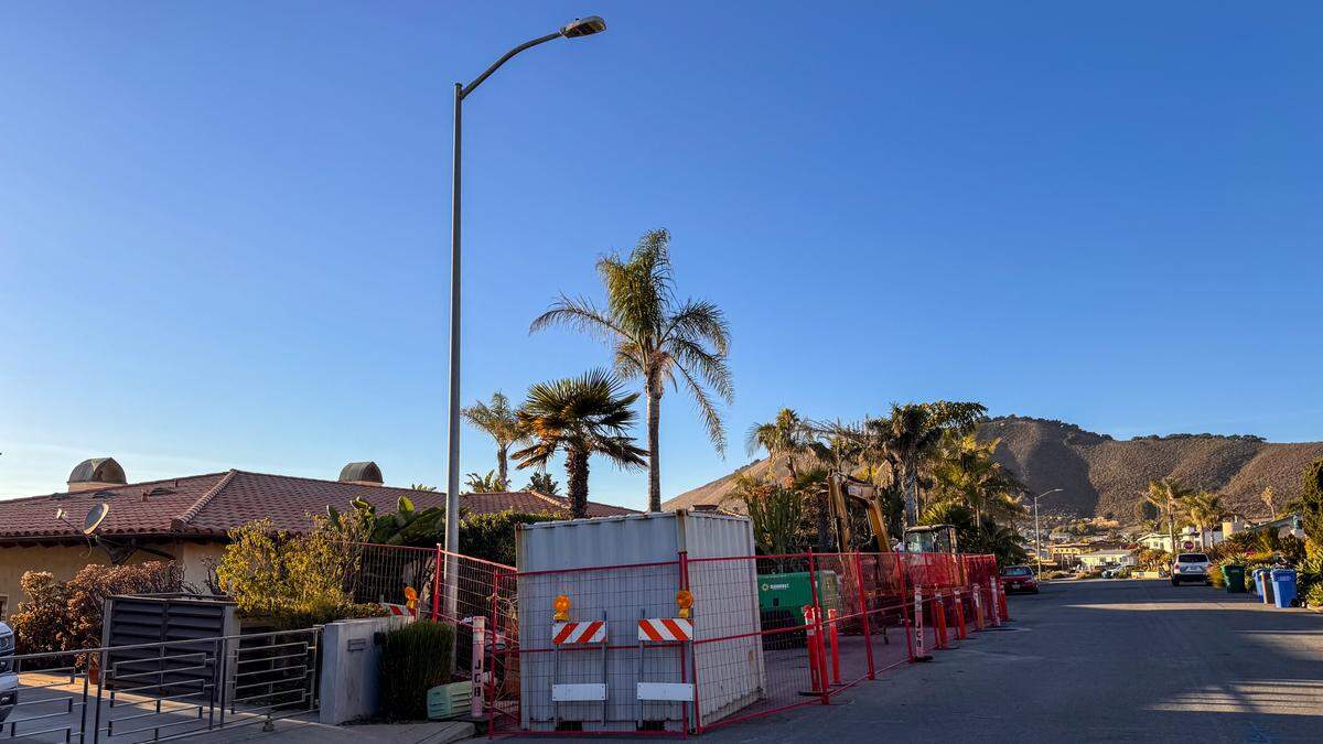 A large crane was spotted moving building materials near a Shell Beach residence at 117 Indio Dr. According to an emergency coastal development permit posted outside the property, the repair work was approved by the city of Pismo Beach in March.