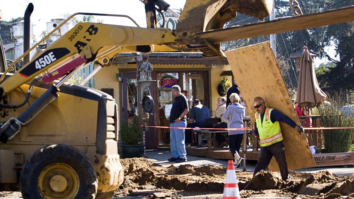 Workers install a lateral sewer line in front of Noi's Little Thai Takeout in Baywood Park.