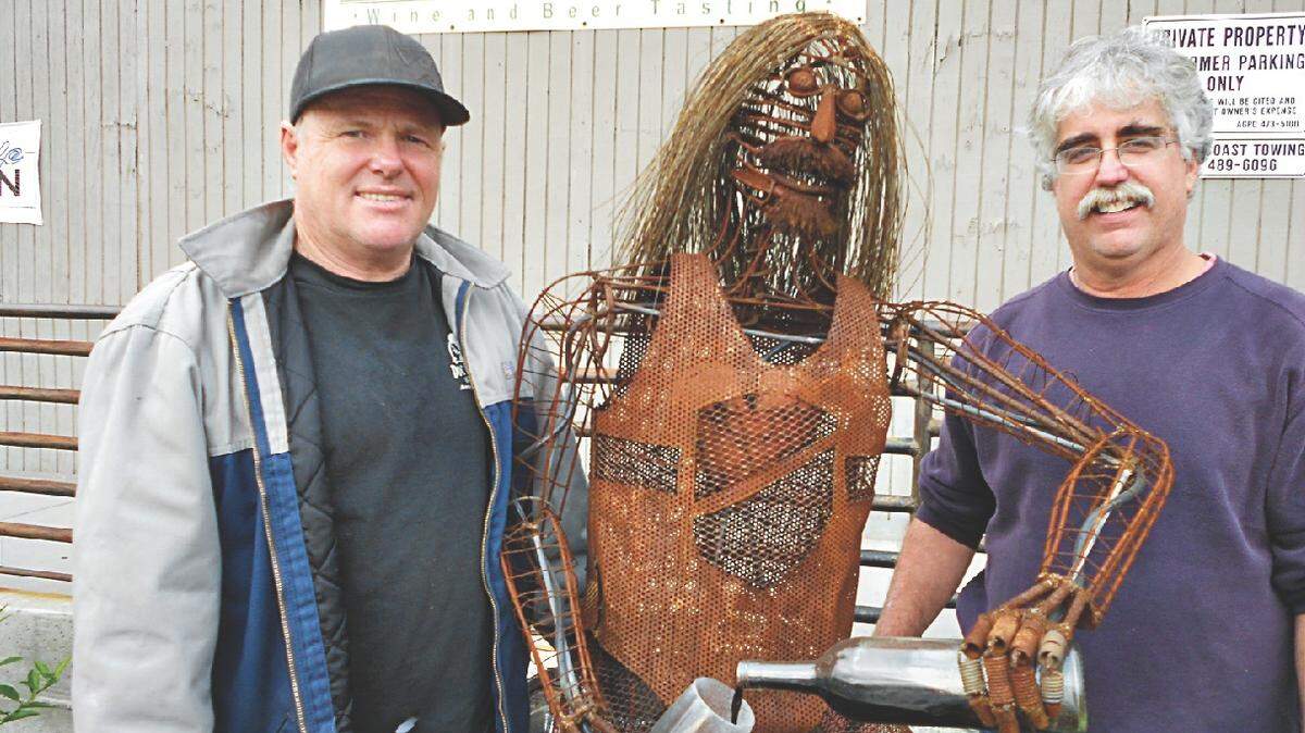 ‘Edgar’ with welder and artisan Steve Bewley, left, and SLO Down Pub manager Mark London, right.