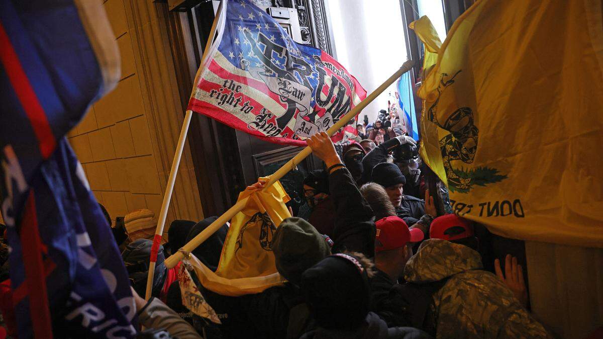 Protesters supporting U.S. President Donald Trump break into the U.S. Capitol on Wednesday, Jan. 6, 2021 in Washington, D.C. Congress held a joint session today to ratify President-elect Joe Biden’s 306-232 Electoral College win over President Donald Trump. A group of Republican senators said they would reject the Electoral College votes of several states unless Congress appointed a commission to audit the election results.