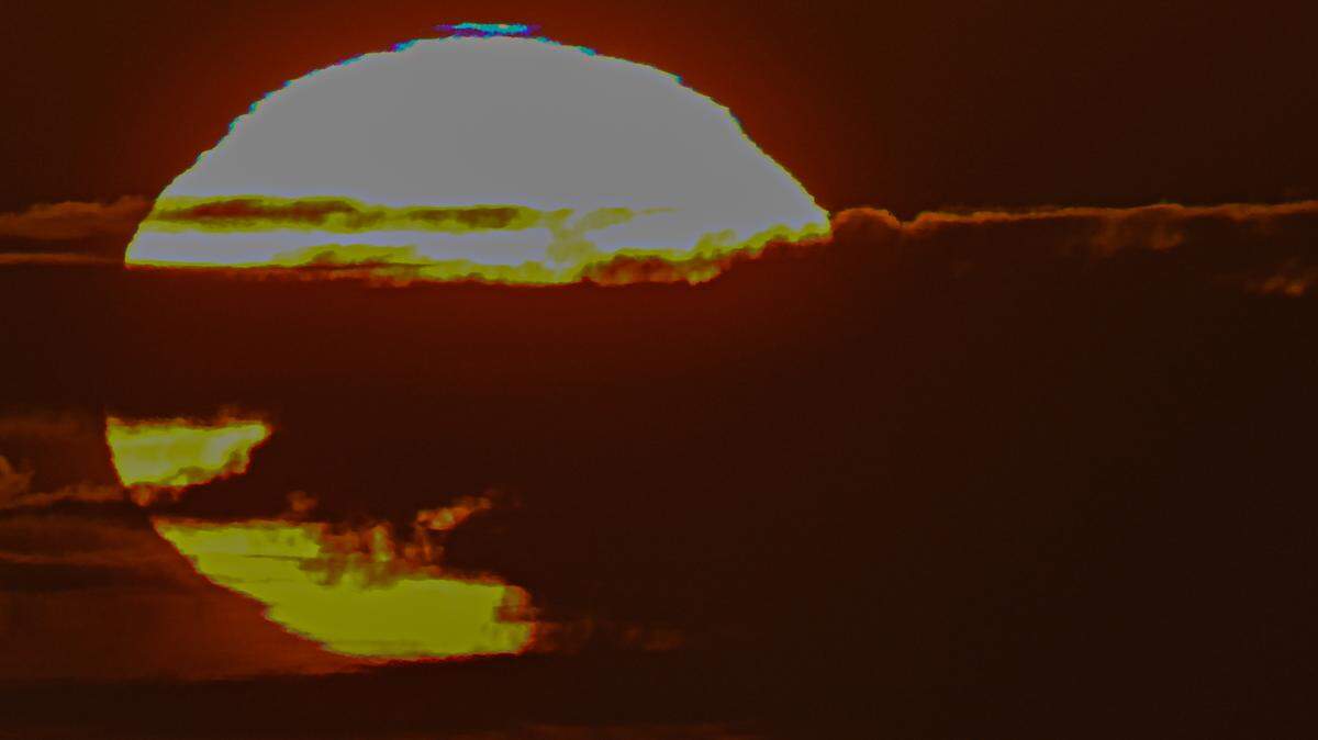 A blue flash is a rare meteorological event that occurs during sunrise or sunset when the sun is near the horizon. This phenomenon is a brief burst of blue light above the upper edge of the sun, caused by the refraction of sunlight through the atmosphere.