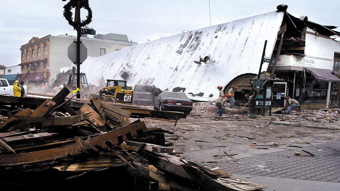 Top story of 2003: San Simeon quake brings death, damage