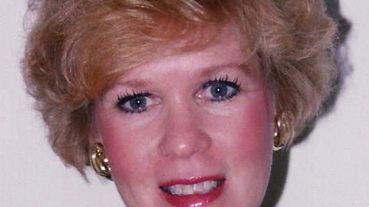 Sally Thompson died Nov. 8 surrounded by family after a long battle with thyroid cancer.
