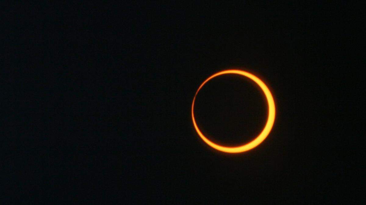 An annular solar eclipse happens when the Moon passes between the Sun and Earth while it is at its farthest point from Earth. Because the Moon is farther away from Earth, it appears smaller than the Sun and does not completely cover the star. This creates a “ring of fire” effect in the sky.