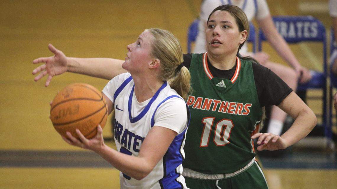Morro Bay grinds past Porterville to reach CIF Division 3 semifinals