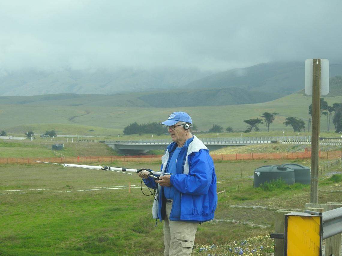 Leo Dewinter made an antenna to track the tagged seals.