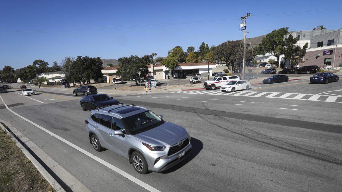 Traffic is a constant at the intersection of Taft Street and California Boulevard near Cal Poly on Oct. 20, 2025. The city wishes to built a roundabout at the intersection but has not been able to come to an agreement with nearby property owners to acquire a portion of their land.