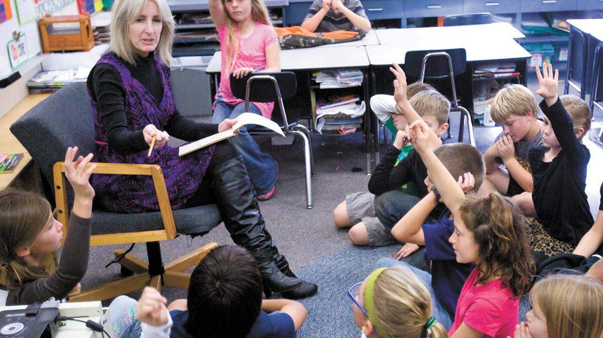 Teacher Ann Elliott works with her third-grade class at Dorothea Lange Elementary School in Nipomo in 2014. She and her kids are playing a Mad Libs game to work on parts of speech.
