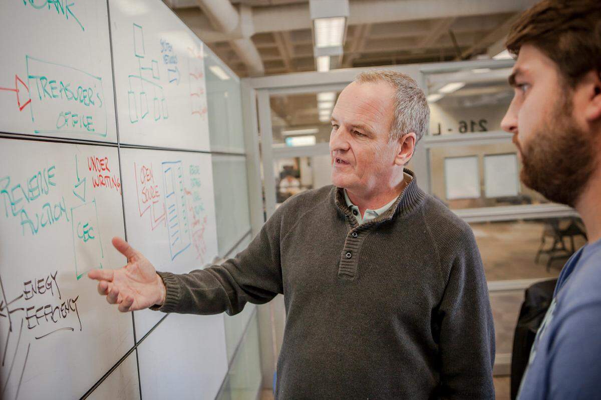 Sam Blakeslee, founder of Cal Poly’s Institute for Advanced Technology and Public Policy, works with students in this 2014 photo. Blakeslee and San Luis Obispo attorney Greg Gillett created a plan to centralize San Luis Obispo County’s homeless services.