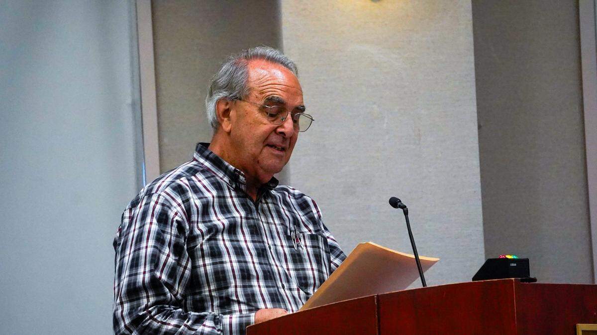Former Atascadero mayor Tom O’Malley reads a letter from Mayor Steve Martin at the Paso Robles City Council meeting on Aug. 15, 2023. Martin died following a battle with an aggressive form of cancer on Aug. 14, 2023.