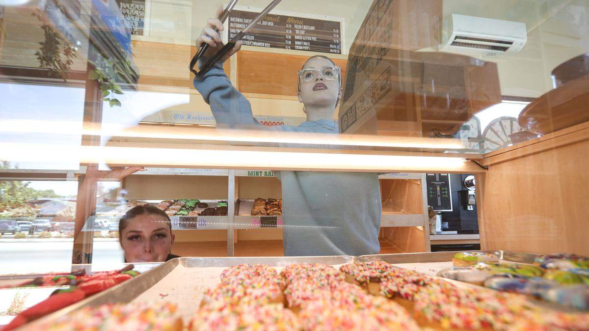 Mariah Lopez, left, and Lilyana Lopez select donuts for customers. SLODOCO has opened a Paso Robles location in the 2100 block of Spring St. seen here here on Aug. 1, 2025.