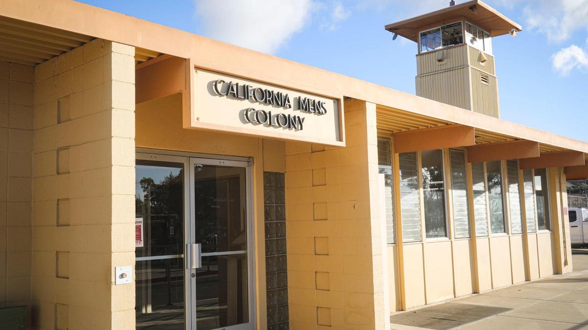 The main gate at California Men’s Colony in San Luis Obispo on Nov. 12, 2024.