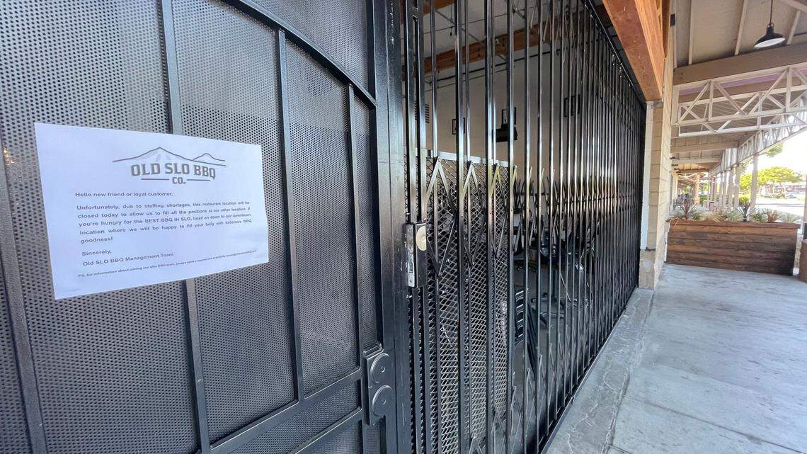 A sign in front of Old SLO BBQ Co. on Broad Street in San Luis Obispo warns customers the location will be closed because of a worker shortage.