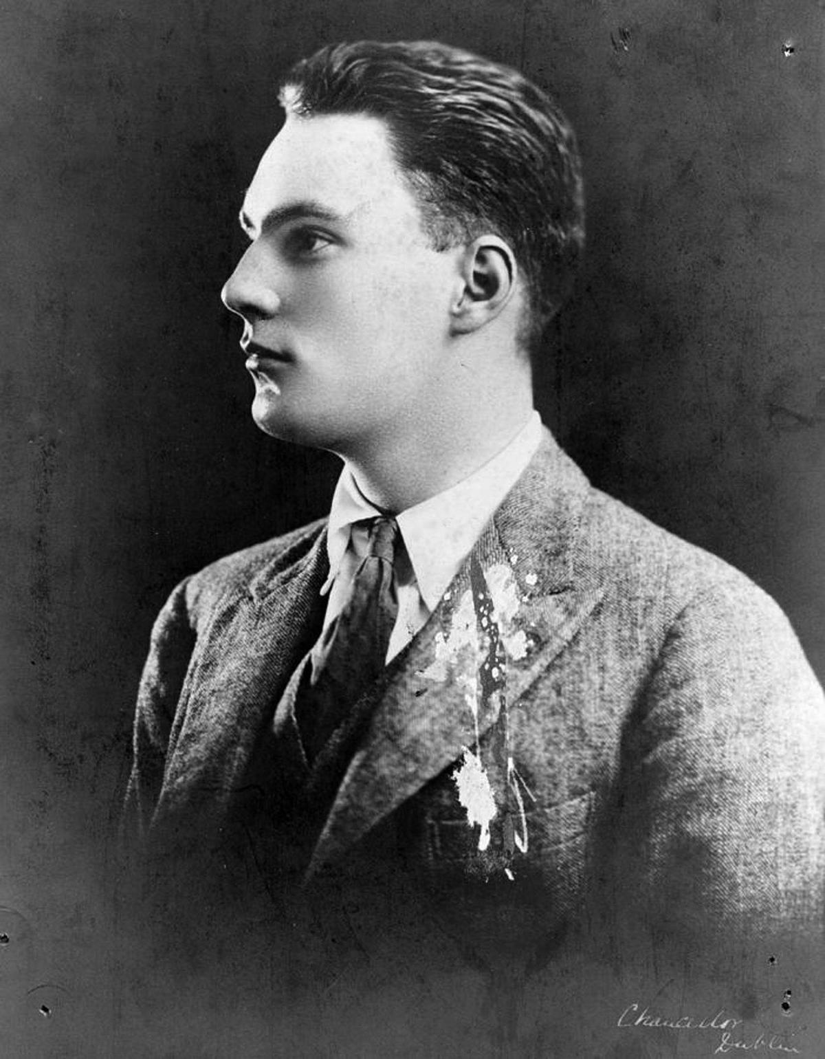 Chester Alan Arthur III known as “Gavin” was grandson of U.S. president Chester A. Arthur and lead a bohemian life in the Oceano Dunes in the 1930s.
