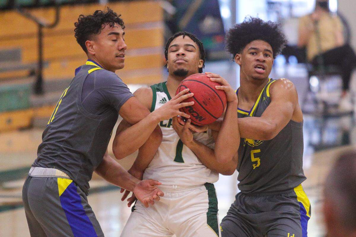 Camren Pierce was tied up as the shot clock ran down by Flynn Cameron, left and Zyon Pullin asCal Poly hosted UC Riverside for an NCAA men’s basketball game.