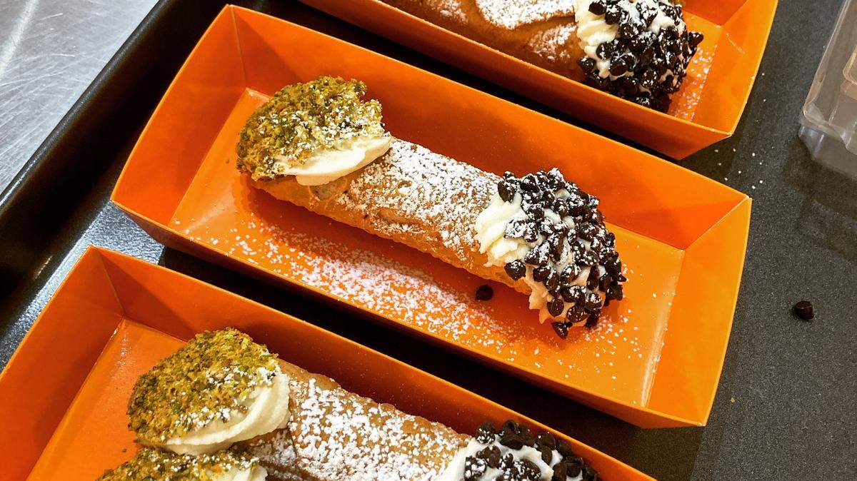 Yolo Cannolo specializes in serving authentic Italian cannolis with flavors like pistachio and chocolate chips.