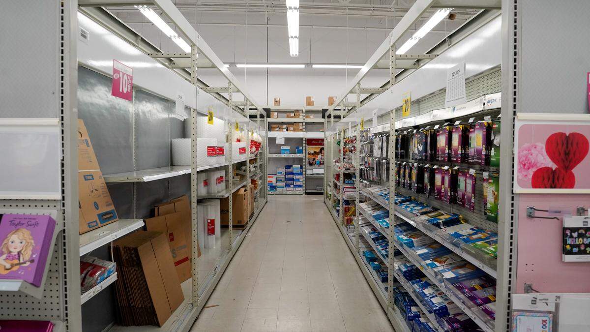 According to signage posted in recent days outside of the 1130 W Branch St. OfficeMax location in Arroyo Grande, the store will permanently close, kicking off a final sale worth up to 30% off.