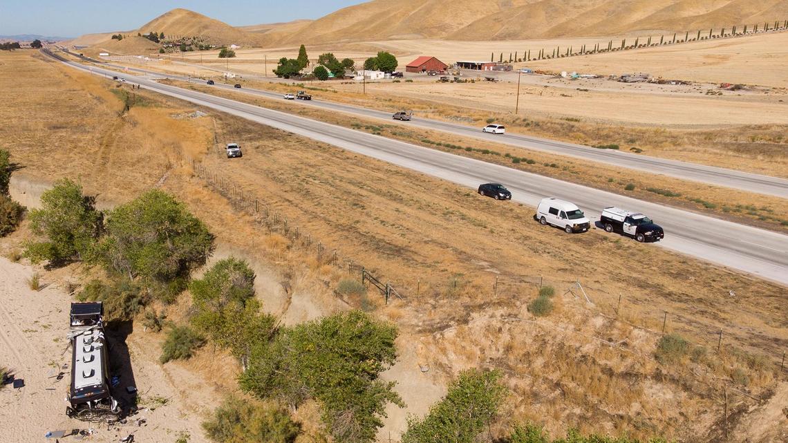 Bus carrying singer Josh Turner’s road crew goes off 50-foot cliff in deadly California crash
