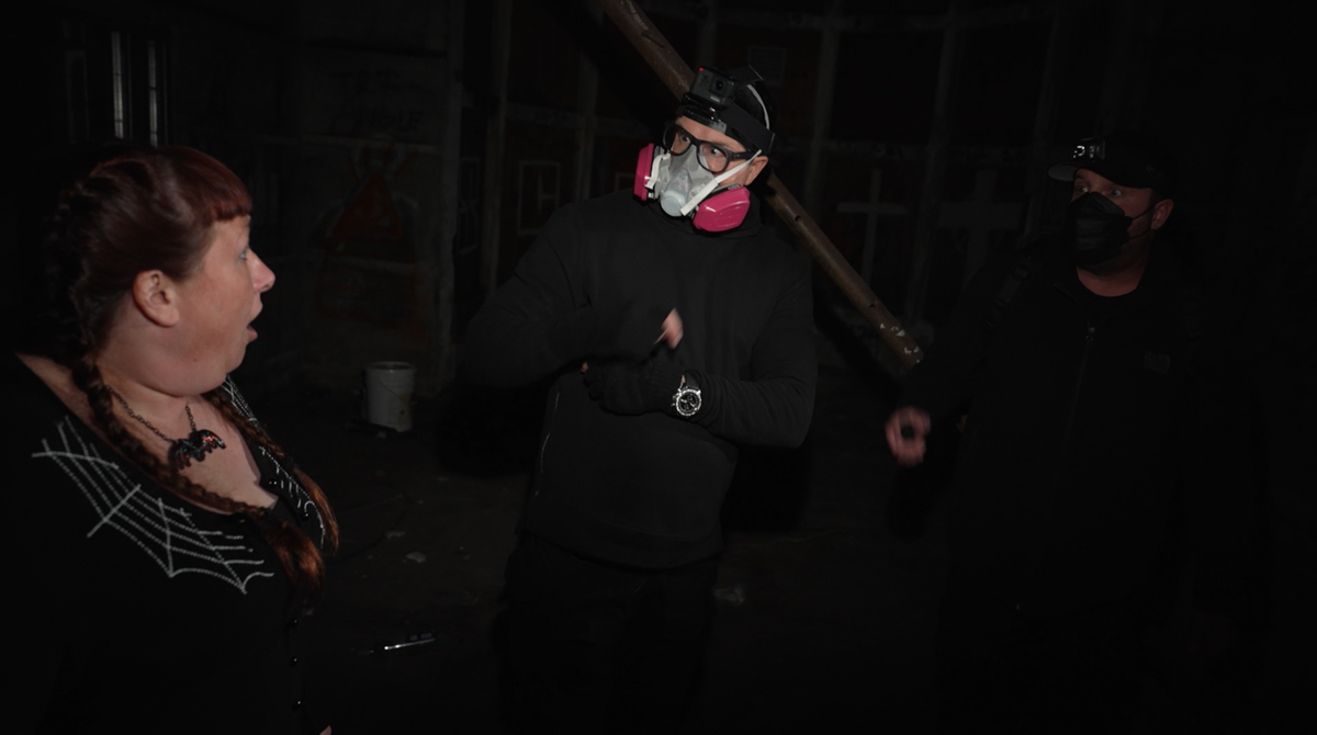 Zak Bagans and Billy Tolley talk with a local witness during their paranormal investigation of the Rispin Mansion in Capitola.