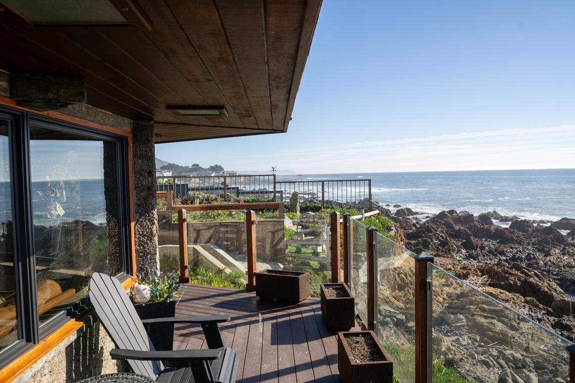 2431 Sherwood Drive will go to market in early February for $3.875 million, pictured here on Friday, Jan. 16, 2026. The home was designed by Warren Leopold, a student of Frank Lloyd Wright and his Organic tradition of architecture.