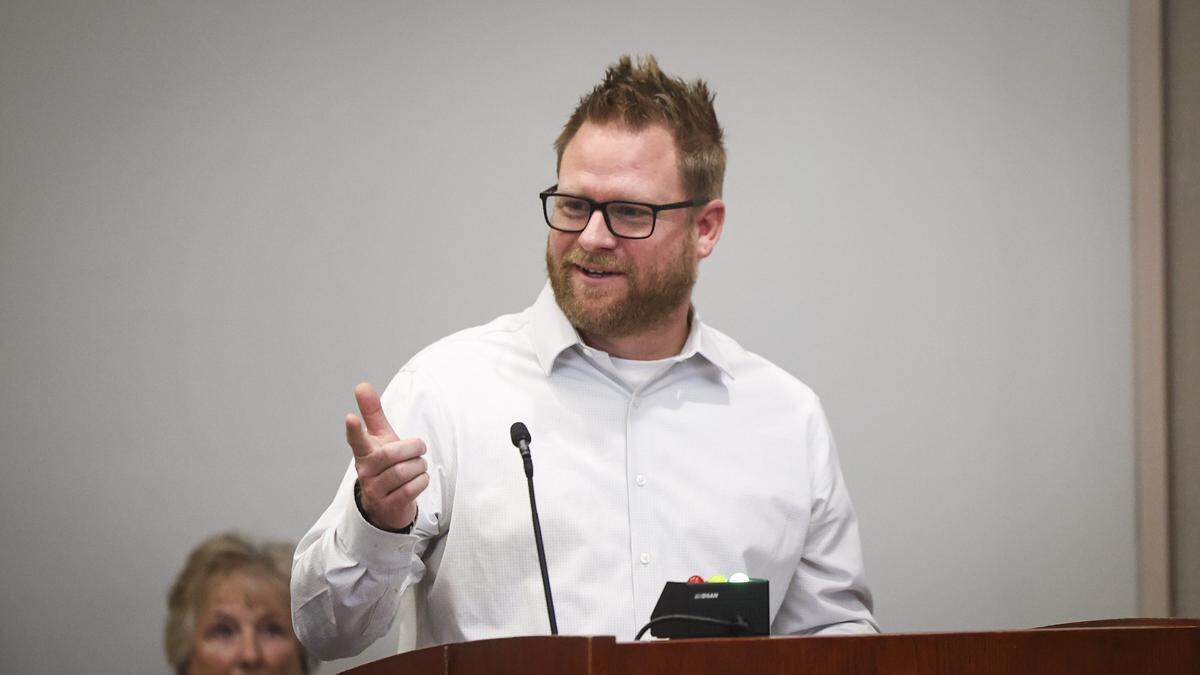 Templeton resident John Tucker speaks against water rates at a Paso Robles Area Groundwater Authority meeting on Aug. 1, 2025.