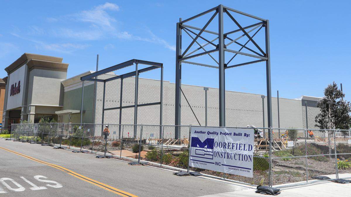 Construction has started on the newest tenant at Madonna Plaza shopping center in San Luis Obispo: teen clothing retailer Tilly’s.