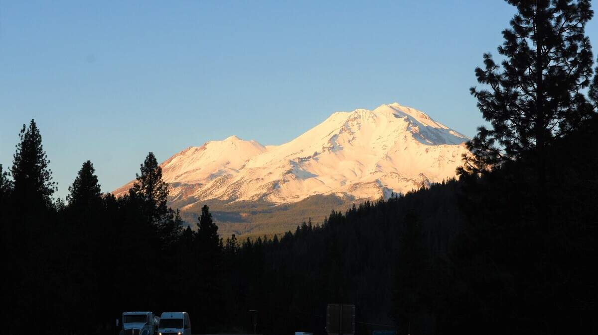 The last few weeks have seen warm, dry and mostly tranquil weather throughout California, however, the pattern is expected change to windy, cooler and perhaps even wet with snow in the mountains. This photo of Mount Shasta taken last week.