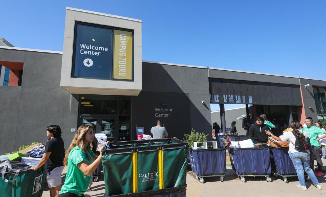 Students and parents pause at the Welcome Center to pick up keys as more than 8,800 students began to move in to on-campus housing on Thursday, Sept. 14, 2023.