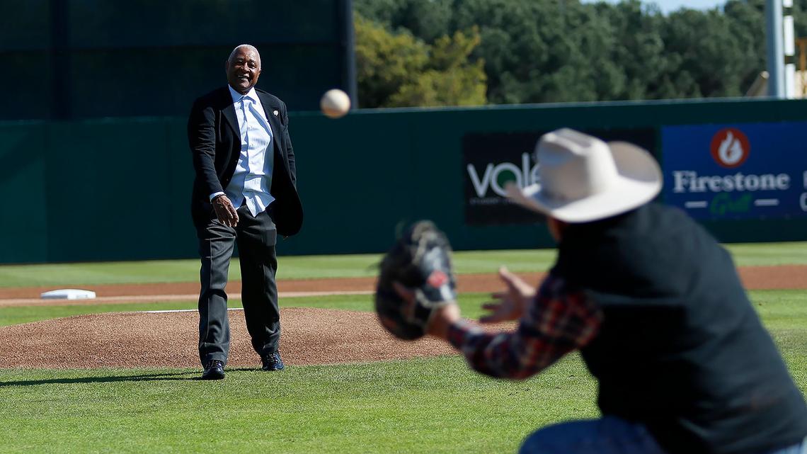 Cal Poly salutes baseball legend Ozzie Smith at re-dedication of his statue, plaza