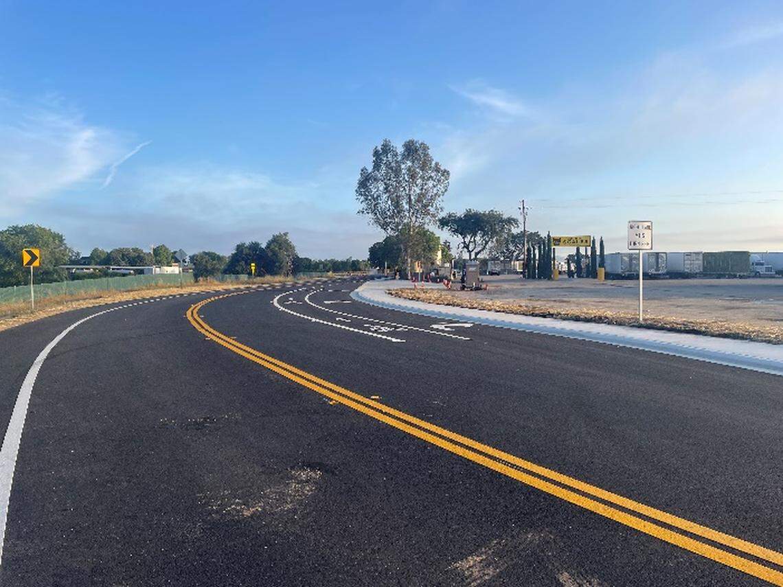 Caltrans built a new 112-foot underpass beneath Highway 101, as well as frontage roads connecting the underpass with Wellsona Road on both sides of the highway.