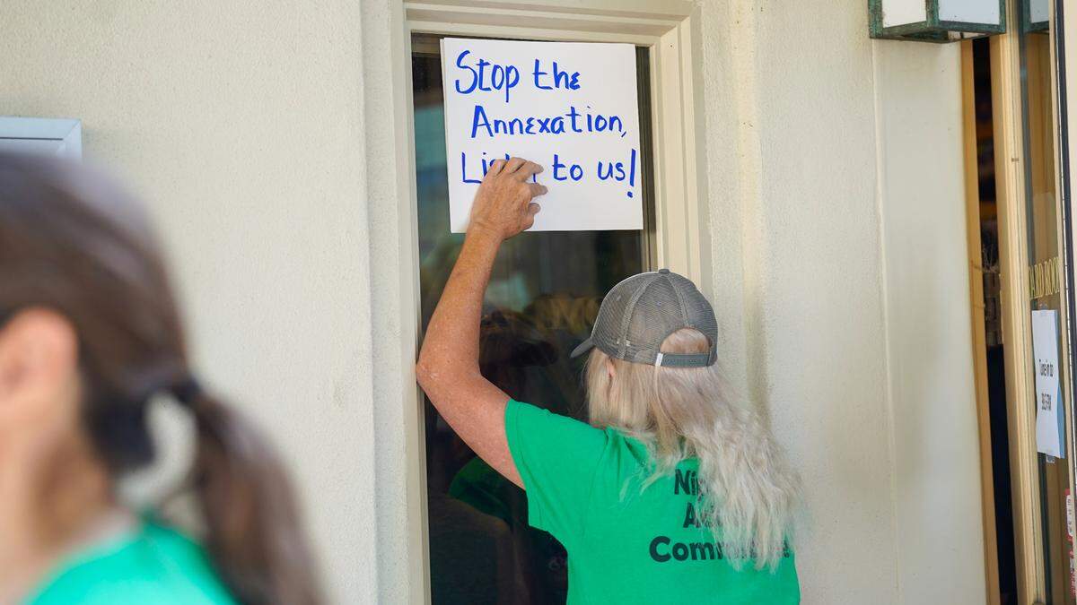 Supporters and opponents of the Dana Reserve housing development try to crowd into a Nipomo Community Services District meeting Wednesday, Aug. 28, 2024. The Nipomo CSD voted to approve the terms of an annexation agreement with San Luis Obispo County that would bring the Dana Reserve land into the CSD’s sphere of influence.